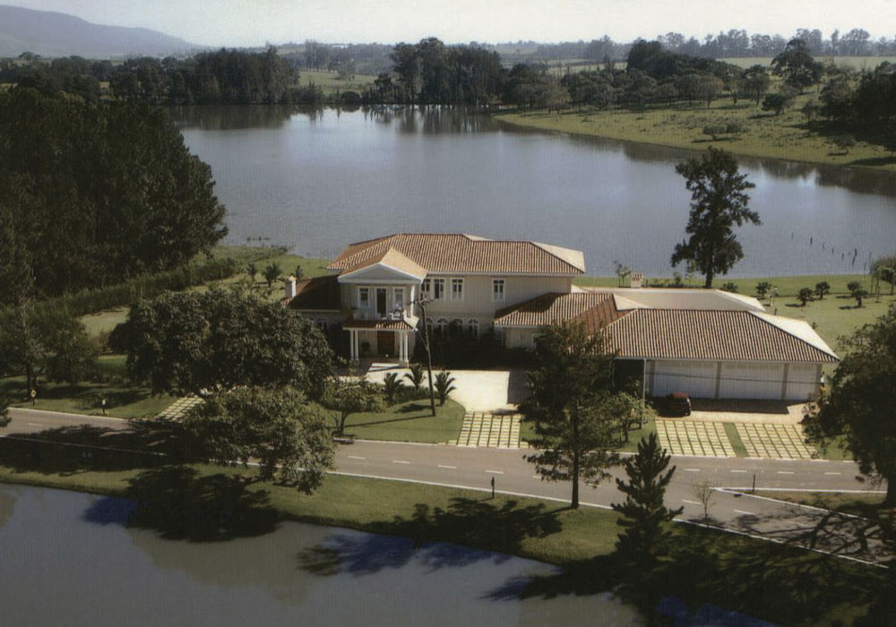 RESIDÊNCIA DE ALTO PADRÃO CONDOMÍNIO “FAZENDA LAGO AZUL”